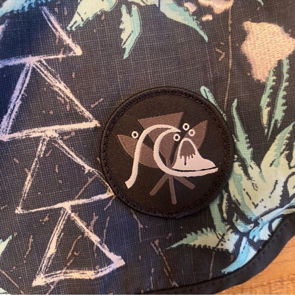 Quicksilver Swim Trunks Mens 38 Highline Scallop Board Shorts black - Picture 2 of 10